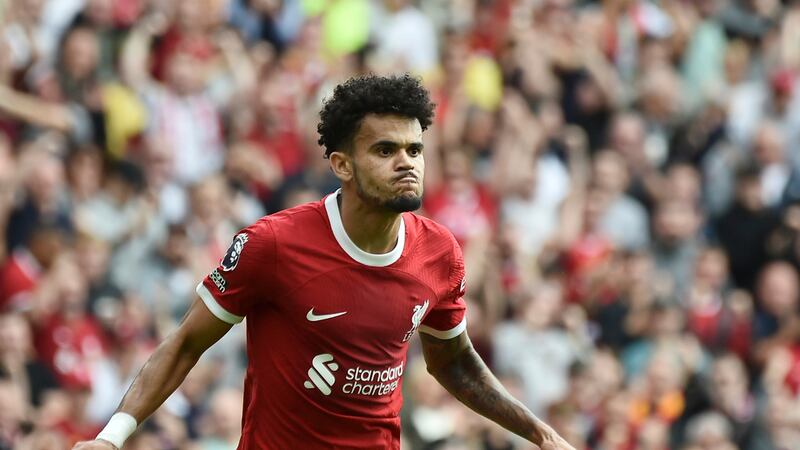 El delantero colombiano de Liverpool Luis Diaz celebra tras anotar un gol ante Bournemouth en...
