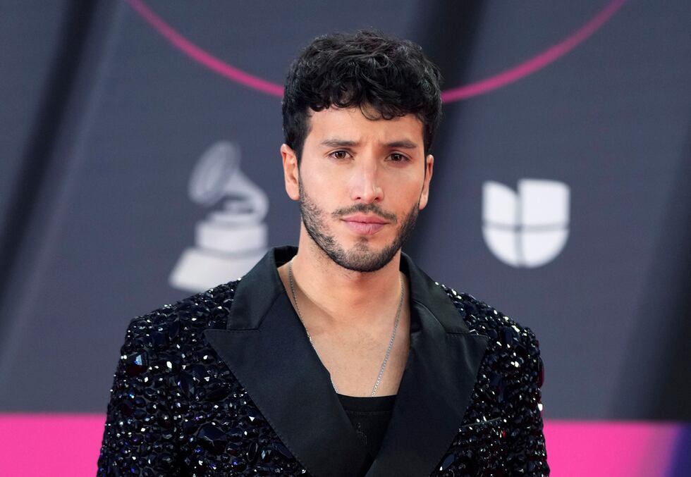 ARCHIVO - El cantante Sebastián Yatra llega a la 23ra entrega anual del Grammy Latino, el 17...